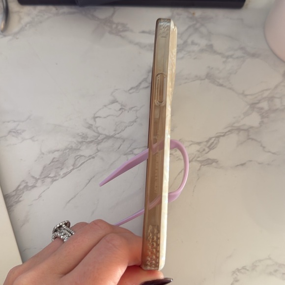 White Opal Shell Loopy Case with lilac loop - Picture 3 of 3